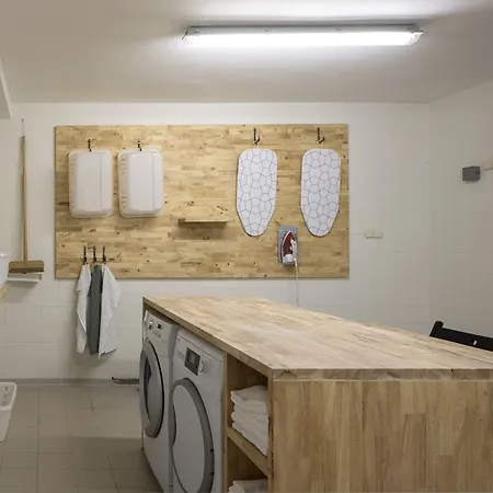 Light 3* רוטרדם