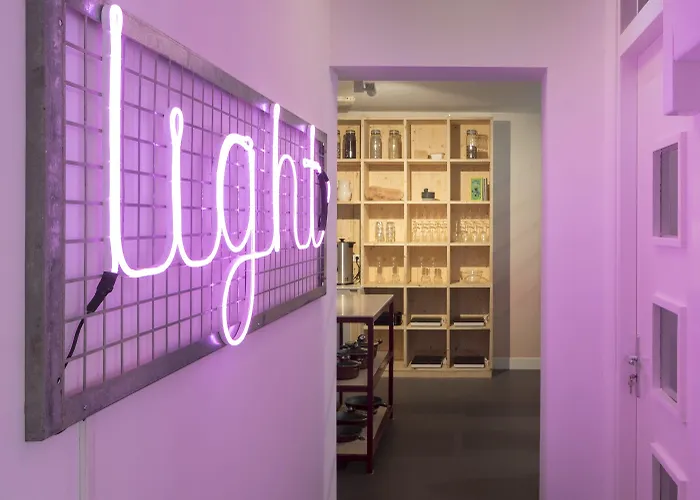 Light 3* روتردام